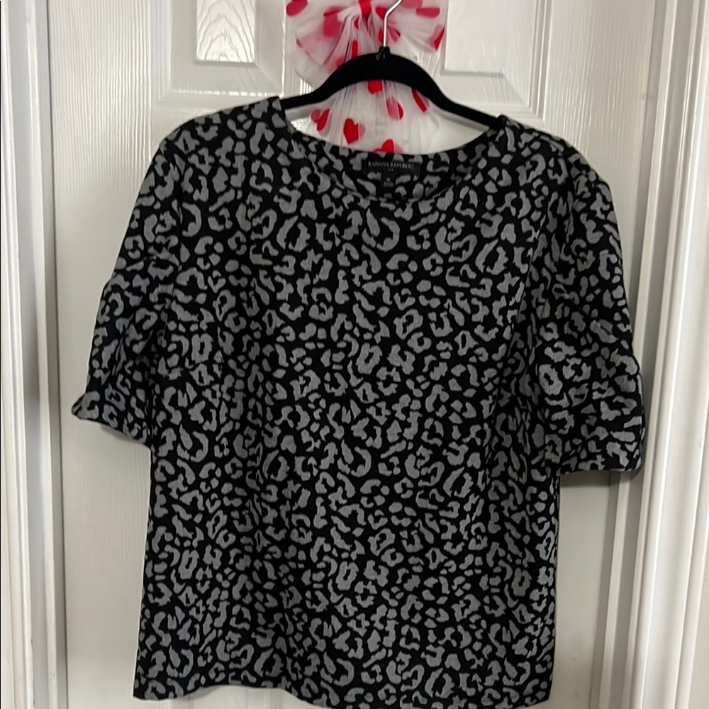 Banana Republic Black and Gray Boxy 3/4 Sleeve Blouse